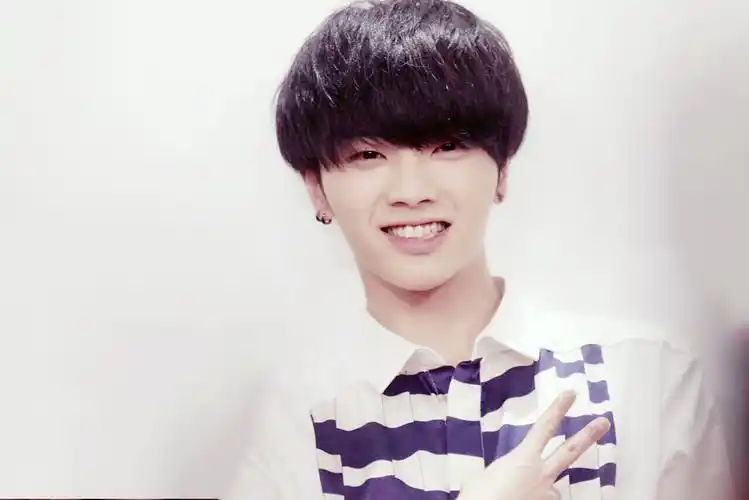 华晨宇yu 图片9p】前三张可以把自己p上去啦[丘比特]今天简直颜值