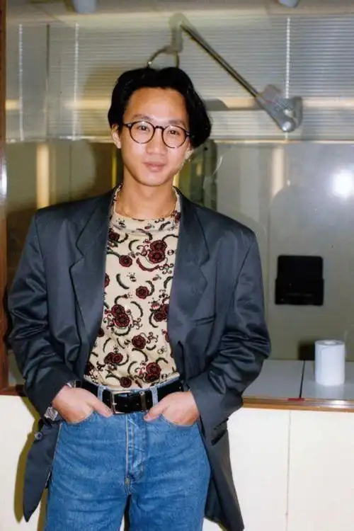 黄家驹珍贵单人照颜值和实力秒杀现在的小鲜肉