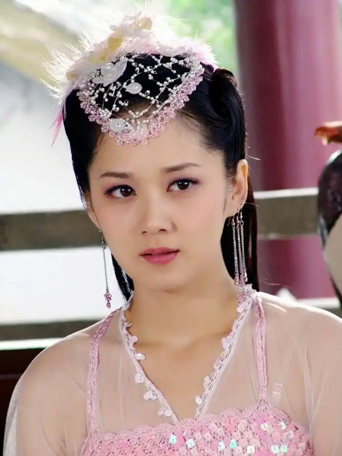 最近看古装电视剧发现女性服装造型感觉没以前的出彩很多相似雷同的