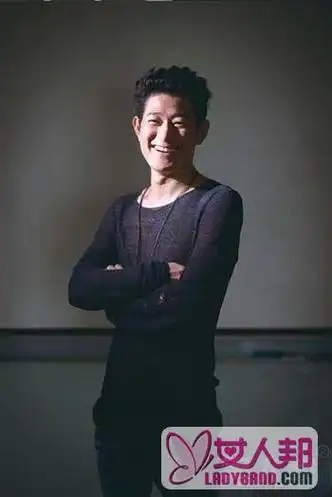 矢野浩二老婆是傅晶吗?日本演员矢野浩二回国被打下跪视频 / 比乐族