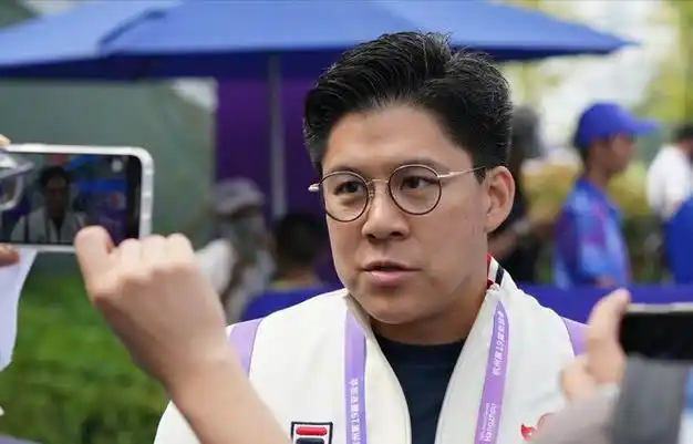 4,小作文不断的霍启刚,真的是为了解决问题么?