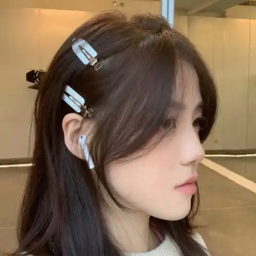 修饰脸型的八字刘海你爱了吗