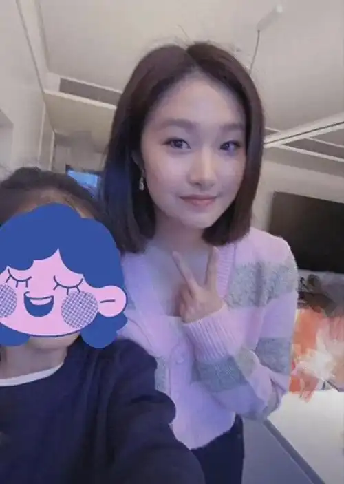 15岁文爱马亮相张杰演唱会和文章长相太像遗传马伊琍爱吃开水泡饭