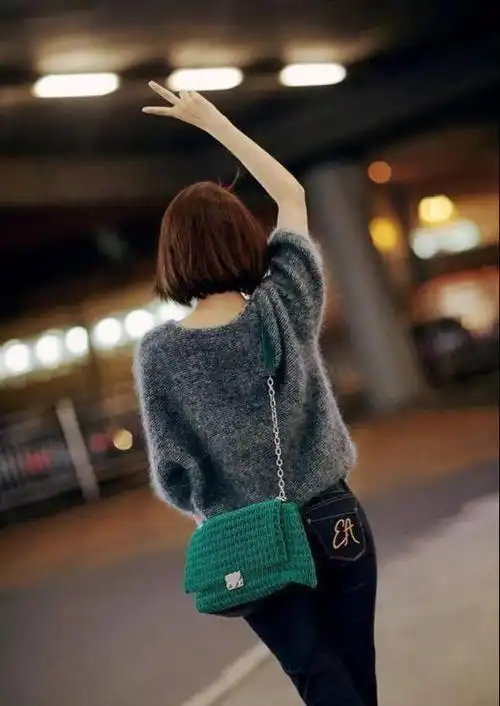 佟丽娅从背影看上去就是一个美女,那种温和的气质是无法被其他事物所