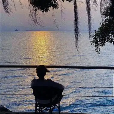 高清好看的蓝色系海边唯美女头图片-女生头像-糖果壁纸