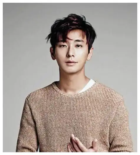 朱智勋是宫里的皇太子李信但因交友不慎险送前程