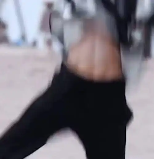 张嘉元的白巧克力腹肌