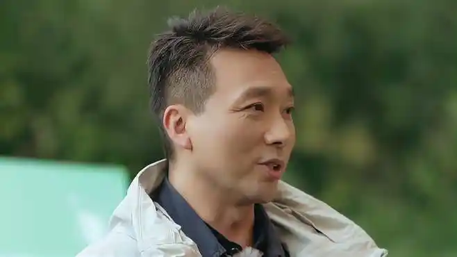 康辉播音腔重现,大学食堂点饭明月肉,这音色太专业了丨你好生活-影视