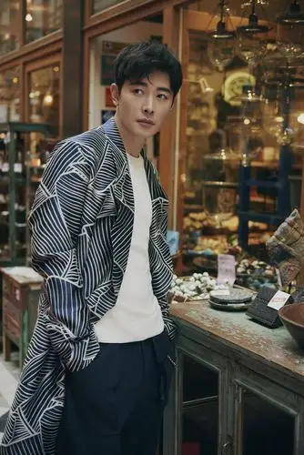 罗晋时尚封面曝光 塞纳河畔演绎法式浪漫