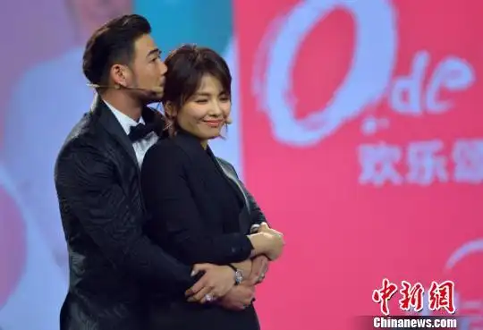 欢乐颂2发布会杨烁现场向刘涛深情求婚
