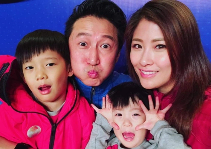 洪金宝混血小女儿36岁仍单身,看到照片后,网友不淡定了_腾讯新闻