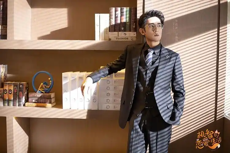 图集《机智的恋爱生活》是由李雁倩执导,季肖冰,金雯昕等主演的都市