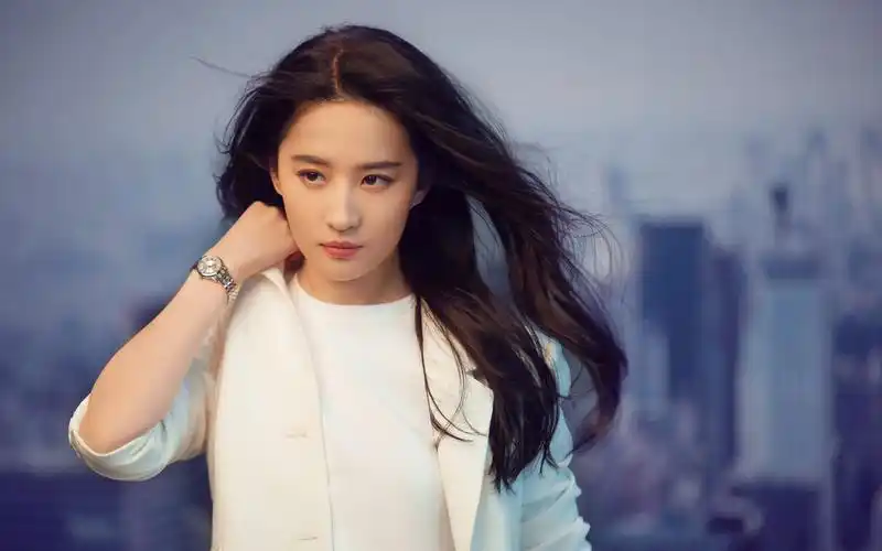 刘亦菲白色西装壁纸18