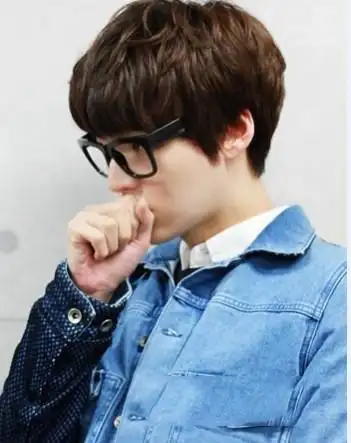 潮男简单中短发 男生秀气发型凸显中性美(2)