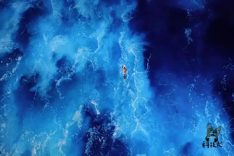 对于显示终端来说,高分辨率带来的改变,主要体现在屏幕尺寸上,越大的