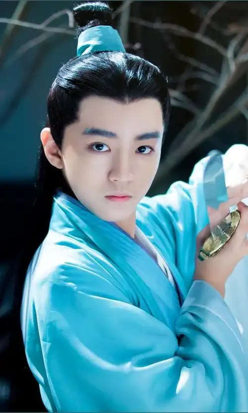 王俊凯vs刘昊然身高对比(王俊凯比刘昊然矮10厘米)(10)