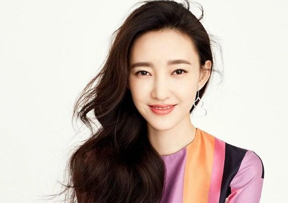 带你看看王丽坤住的豪宅,内部装修优雅时尚,不愧是素颜女神的家