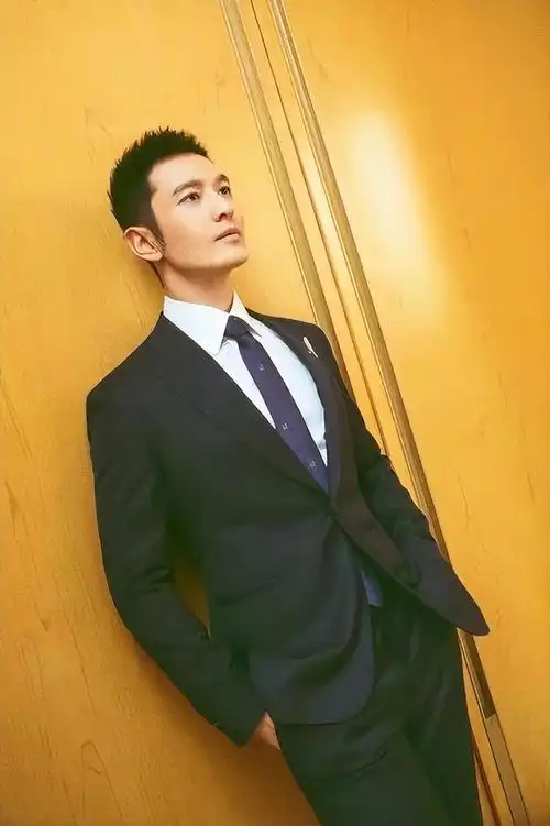 回顾黄晓明母亲张素霞心疼儿子婚姻坎坷现在只盼小海绵健康快乐