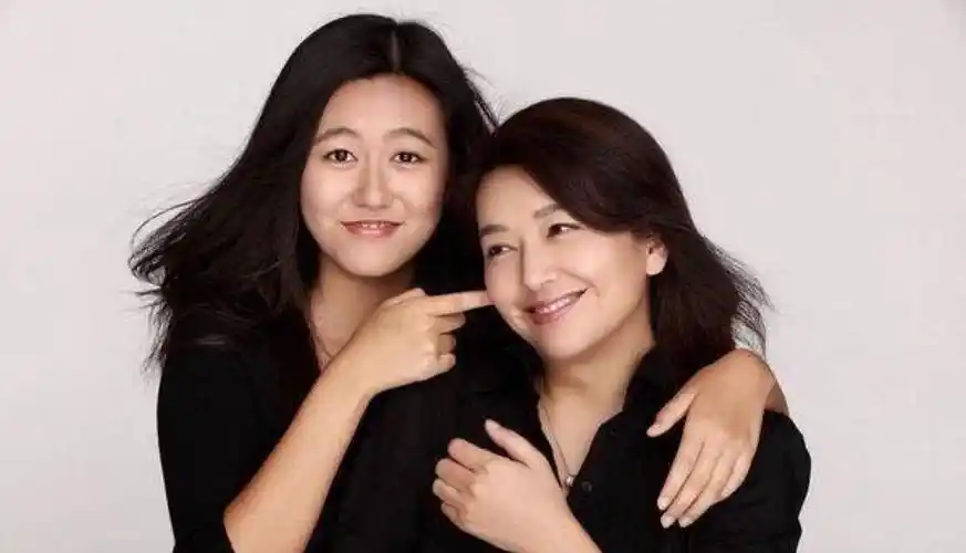 大众女神江珊:四度恋上硬汉,高曙光,靳东是前任,53岁重获爱情