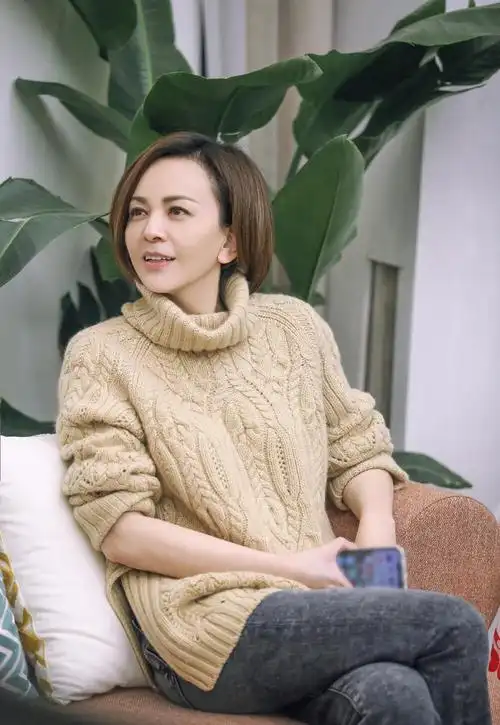 回顾王琳:与两任富豪老公离婚后,她独自抚养儿子的艰辛岁月