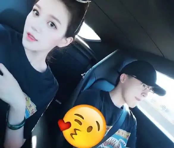 李易峰正牌女友曝光亲昵唤她为媳妇儿情侣装暴露关系