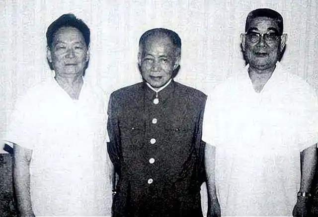 当时张日清并没有跟随红军大部队参加长征,而是留在了赣南苏区,坚持了