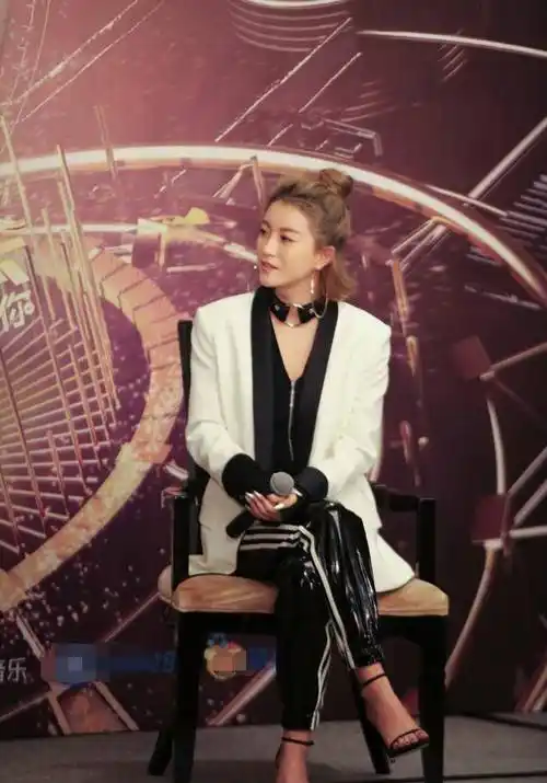 曾是那英的爱徒,误打误撞成人生赢家,34岁嫁给富豪总裁_李嘉格_陈冰