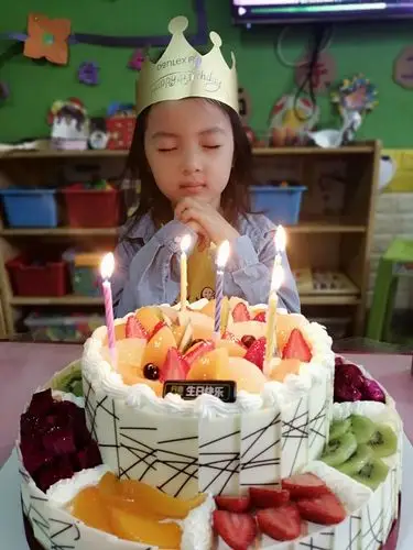 祝甜甜小美女生日快乐,健康快乐成长,爱你呦