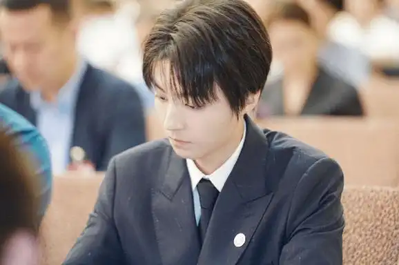 王俊凯疑离开时代峰峻签约自己公司,粉丝庆祝,tfboys再被猜解散_北京