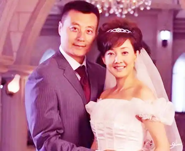 "春晚女神"牛莉,为何甘心嫁给"普通男人"?_刘亚东_视频_网友