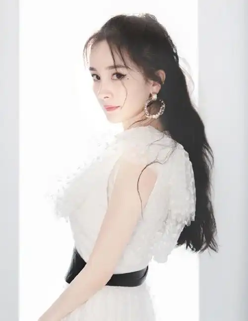 杨幂白裙仙气灵动写真图片24