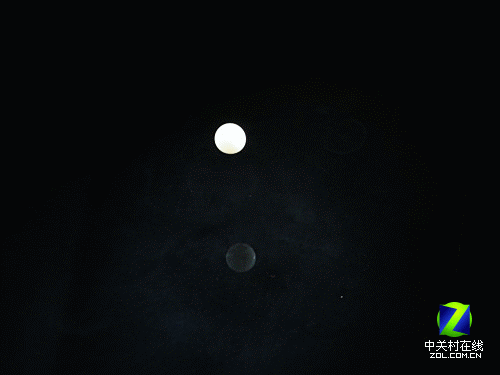 出毫秒之间水滴形态的变化,做成gif图片后,很有今年流行的超高速动态