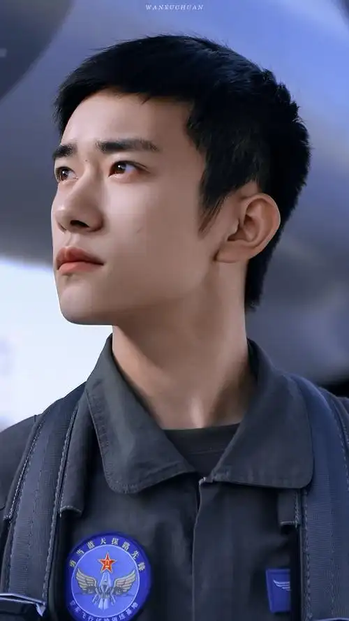 易烊千玺 空军招飞宣传片 饭修(二) - 堆糖,美图壁纸兴趣社区