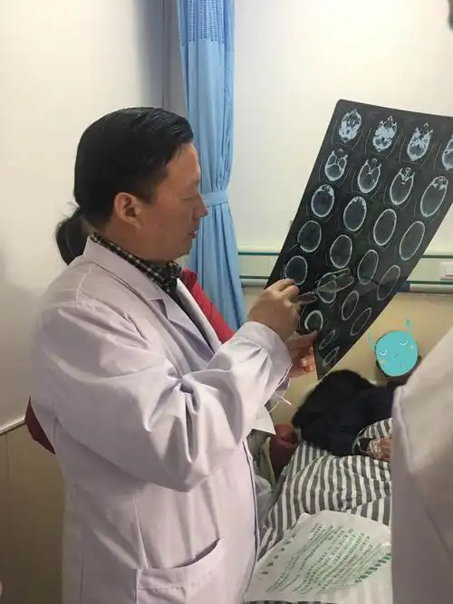 专家下基层② | 阜阳市人民医院神经内科专家在我院脑病科坐诊