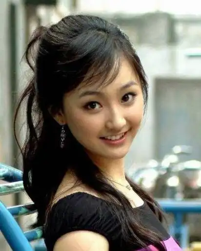 回顾于震二婚娶小13岁娇妻婚后连生三胎如今一家五口其乐融融