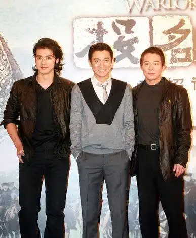 导演陈可辛联同演员李连杰,刘德华,金城武,徐静蕾一同出席《投名状》