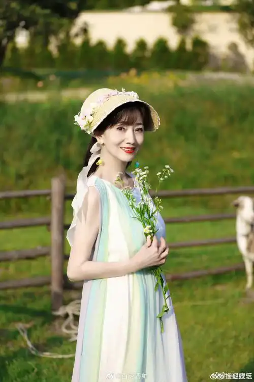 赵雅芝70岁生日照