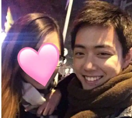 肖战大学照片曝光!给大学女友买钻戒,跟同学聊天被造谣是恋爱