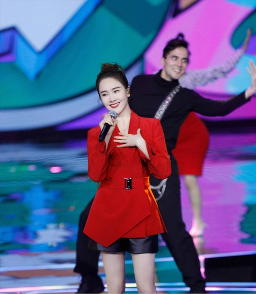 氧气美女左小青33岁嫁入豪门离婚后独自带娃活出真正自己