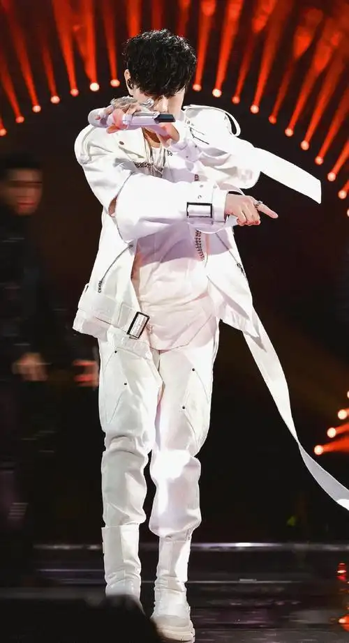 林俊杰#    林俊杰61壁纸  没什么好说的 很帅的一组