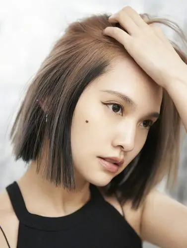 杨丞琳换新发型了,新发型类似"洗剪吹",但是看起来人特别精神