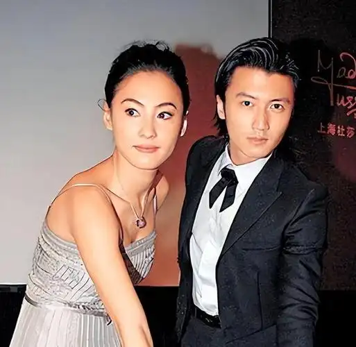 王菲比张柏芝大10岁其中有个小细节暴露她不愧是谢霆锋的真爱