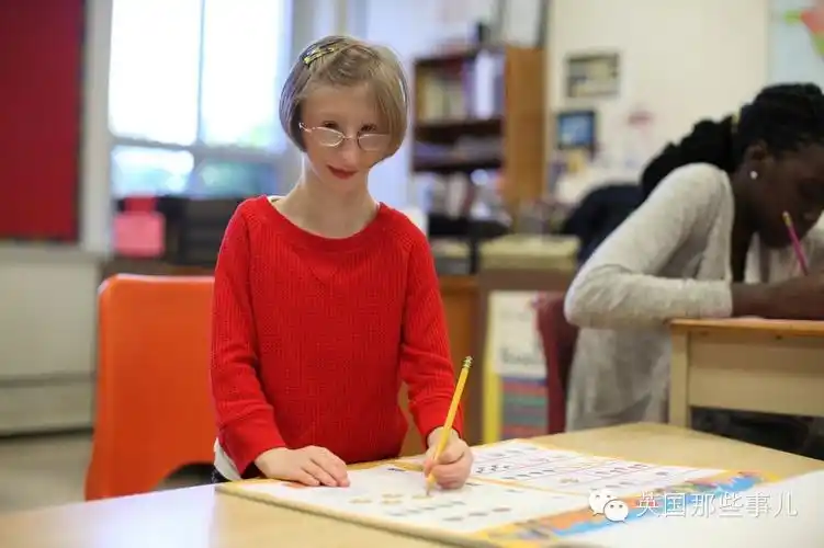 可能是世界上身体最小的"拇指姑娘".