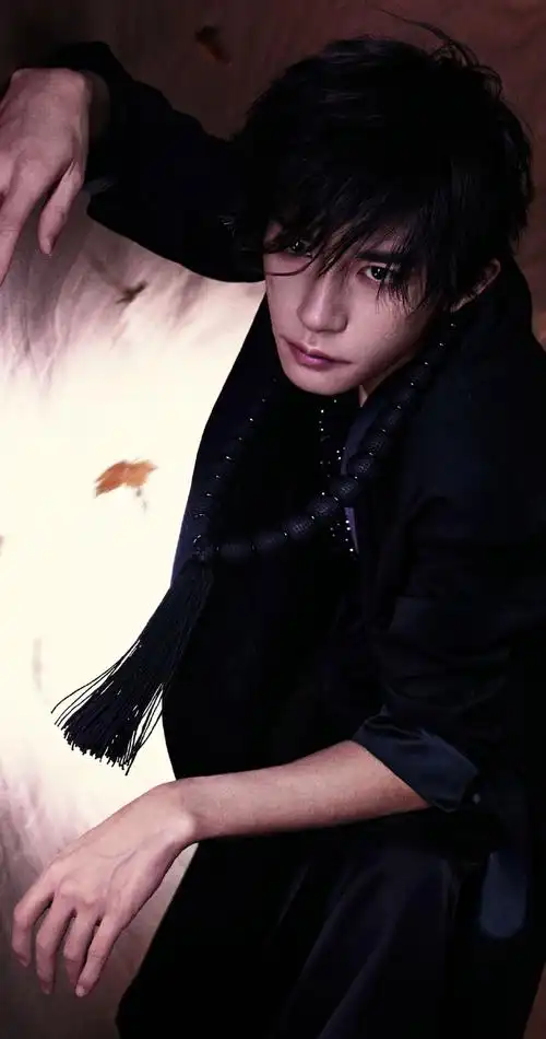 易烊千玺elle3月刊封面##易烊千玺elle世界尽头大片##易烊千玺晒图