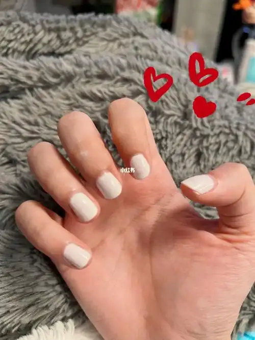 白色指甲油