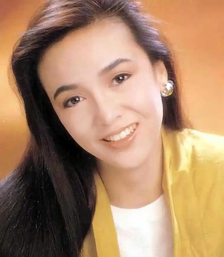 香港顶流富婆郑裕玲:曾获得多座奖项,却独爱"小白脸"