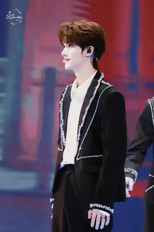 丁程鑫超话04#湖南卫视中秋之夜#少年伴光而行 探寻无限未知可能