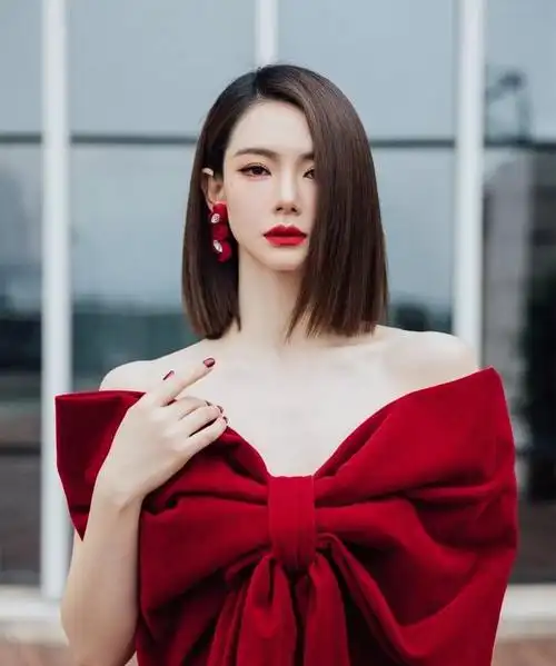 戚薇高清俏丽美照,优雅灵动!__财经头条