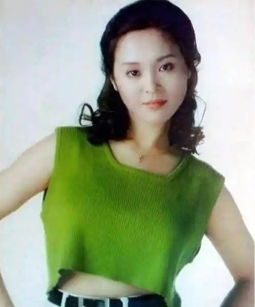 很多观众对饰演蓝齐儿的胡天鸽记忆犹新,她凭借精湛演技和容貌,给观众