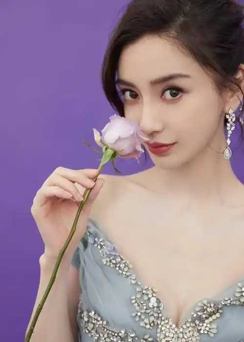 angelababy(杨颖),神仙颜值,身材凹凸有致,美得不可方物!